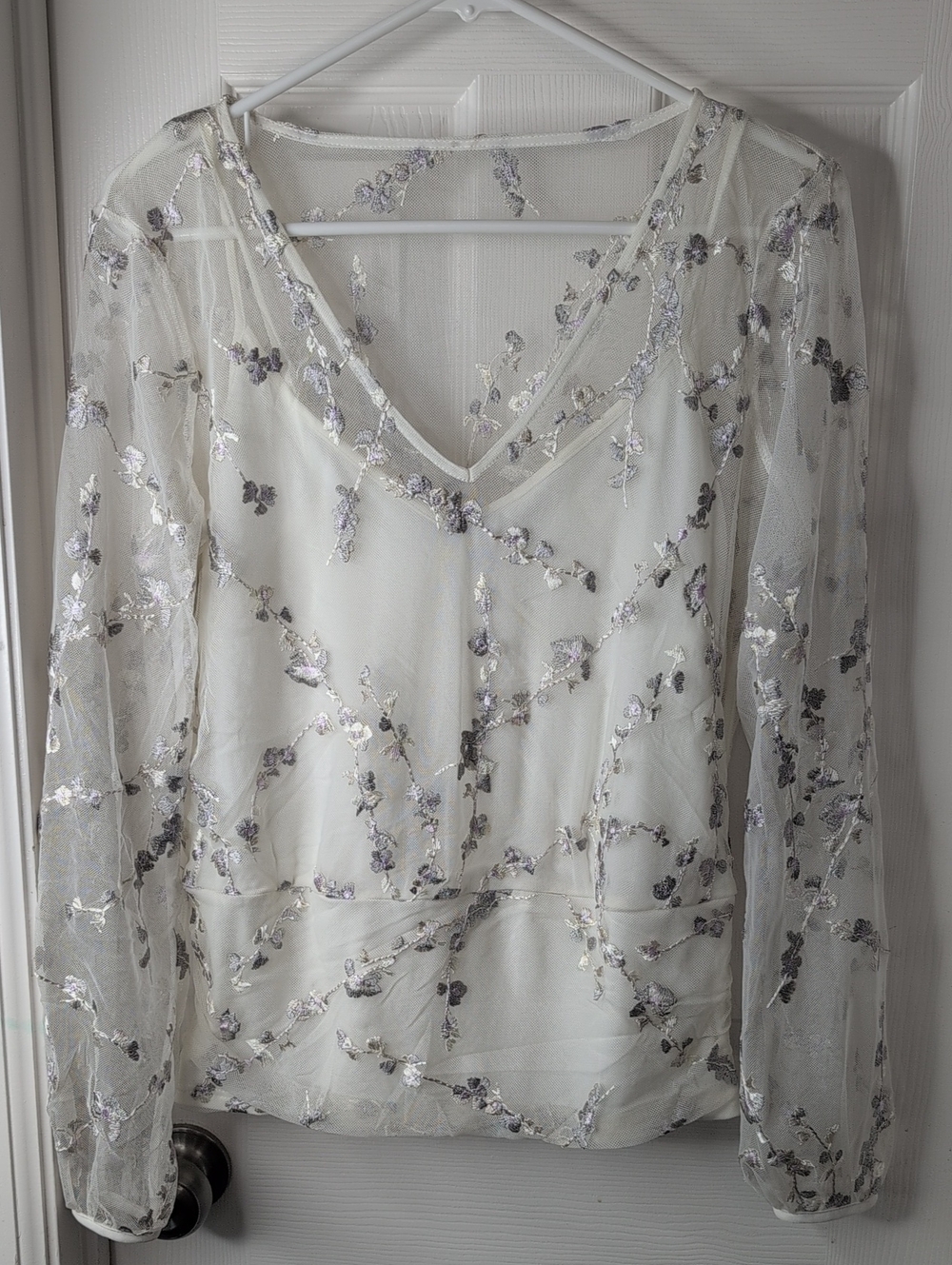 White House Black Market Ivory Sheer Floral Embroidered V-Neck Top Size M